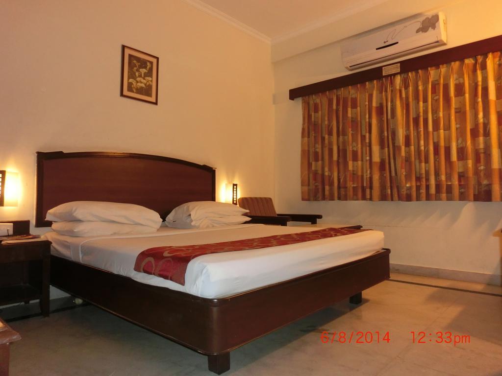 Hotel Thulashi Park Chennai Værelse billede